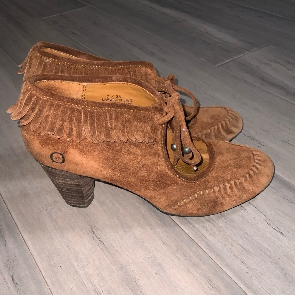 Born Brown Suede Fringe Moccasin Stacked 3” Heel Booties Size 7 Ex Condi… - Picture 2 of 16